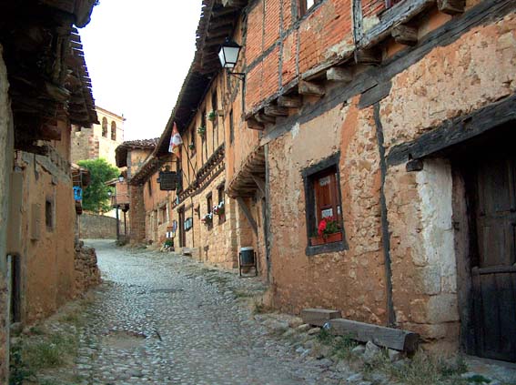 Los diez pueblos medievales mejor conservados de España Calatañazor-Calle
